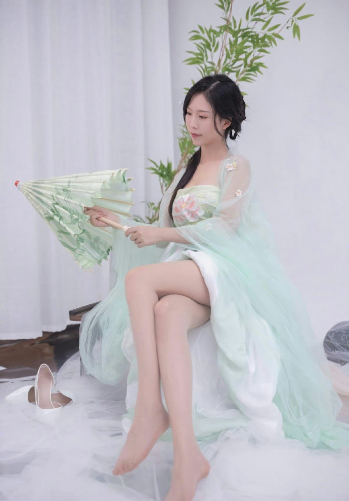 公寓春光 封面
